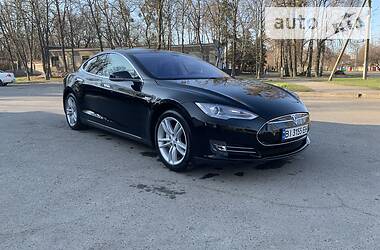 Хетчбек Tesla Model S 2014 в 