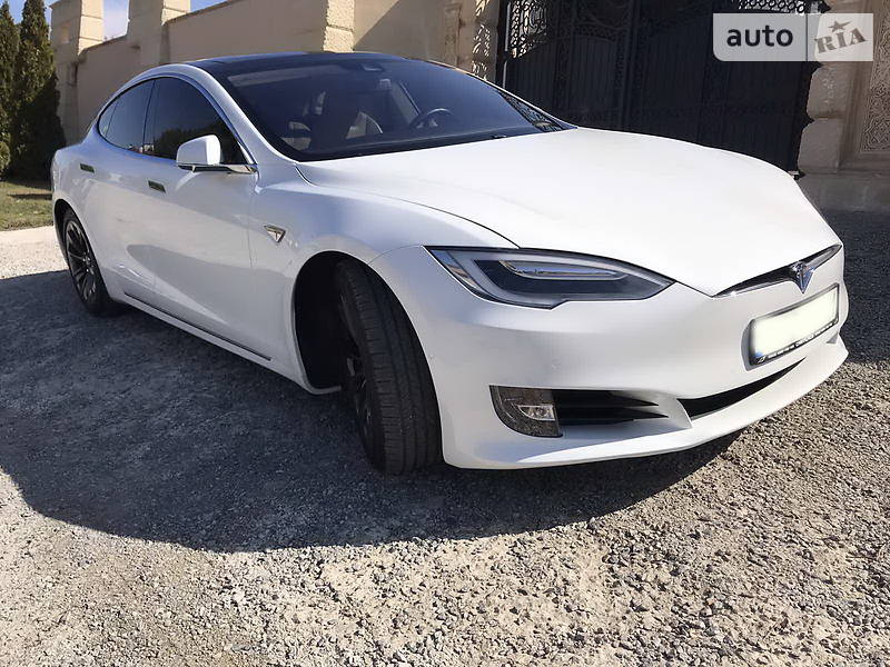 Хетчбек Tesla Model S 2016 в 