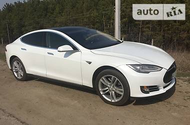 Седан Tesla Model S 2013 в Борисполе