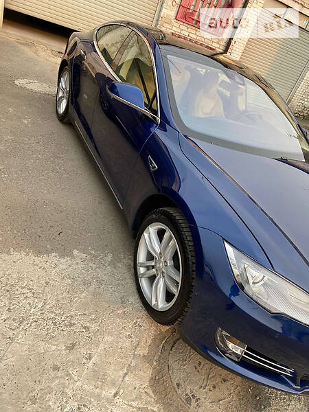 Ліфтбек Tesla Model S 2015 в Львові