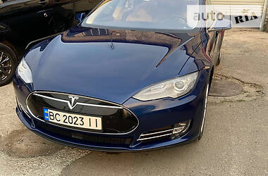 Tesla Model S 2015