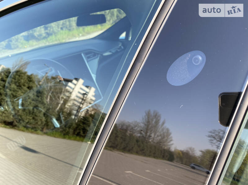 Ліфтбек Tesla Model S 2017 в Дніпрі фото 22 Ліфтбек Tesla Model S 2017 в Дніпрі