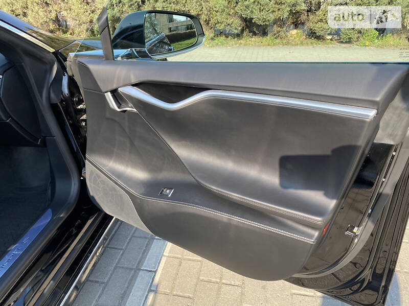 Ліфтбек Tesla Model S 2017 в Дніпрі фото 28 Ліфтбек Tesla Model S 2017 в Дніпрі