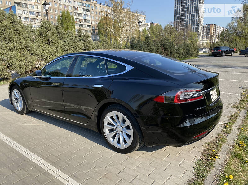 Ліфтбек Tesla Model S 2017 в Дніпрі фото 8 Ліфтбек Tesla Model S 2017 в Дніпрі