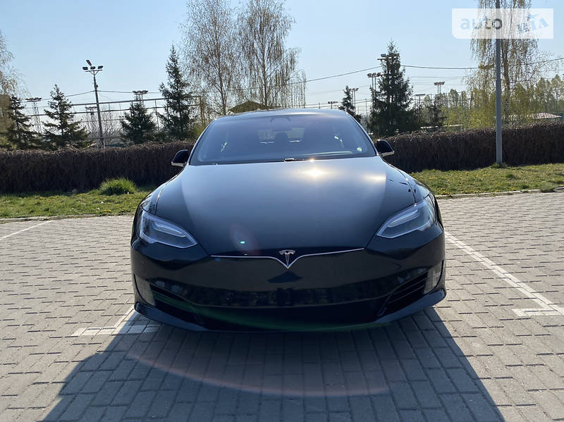 Ліфтбек Tesla Model S 2017 в Дніпрі фото 14 Ліфтбек Tesla Model S 2017 в Дніпрі