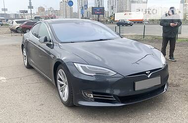 Седан Tesla Model S 2016 в 