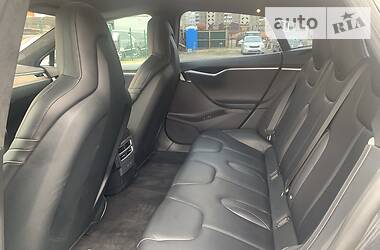 Седан Tesla Model S 2016 в 