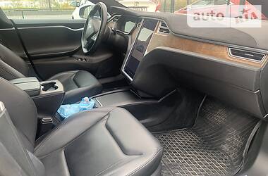 Седан Tesla Model S 2016 в 