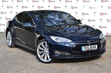 Лифтбек Tesla Model S 2015 в Киеве