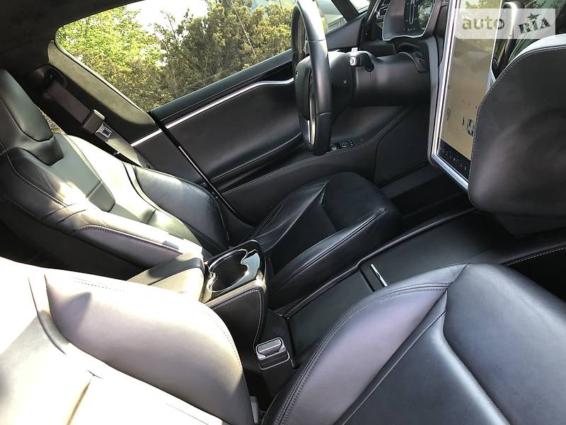 Ліфтбек Tesla Model S 2016 в Дніпрі
