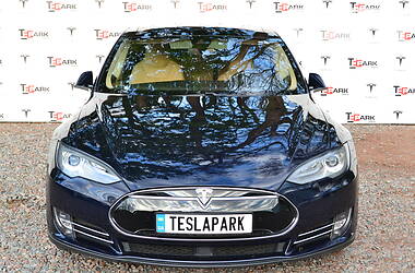 Седан Tesla Model S 2014 в Киеве