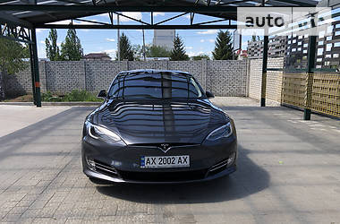 Хетчбек Tesla Model S 2017 в 