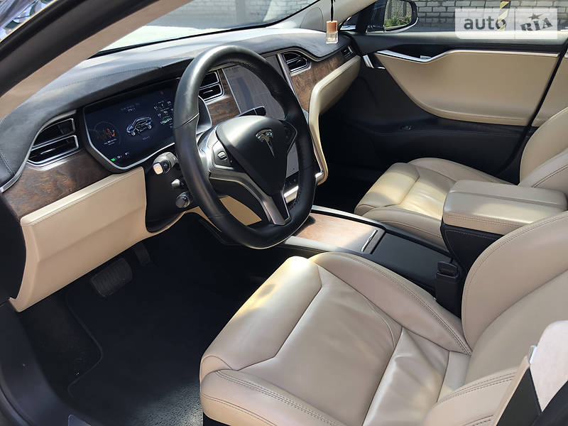 Хетчбек Tesla Model S 2017 в Харкові