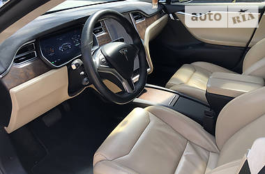 Хетчбек Tesla Model S 2017 в 