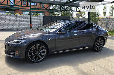 Хетчбек Tesla Model S 2017 в 