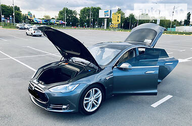Седан Tesla Model S 2013 в Києві
