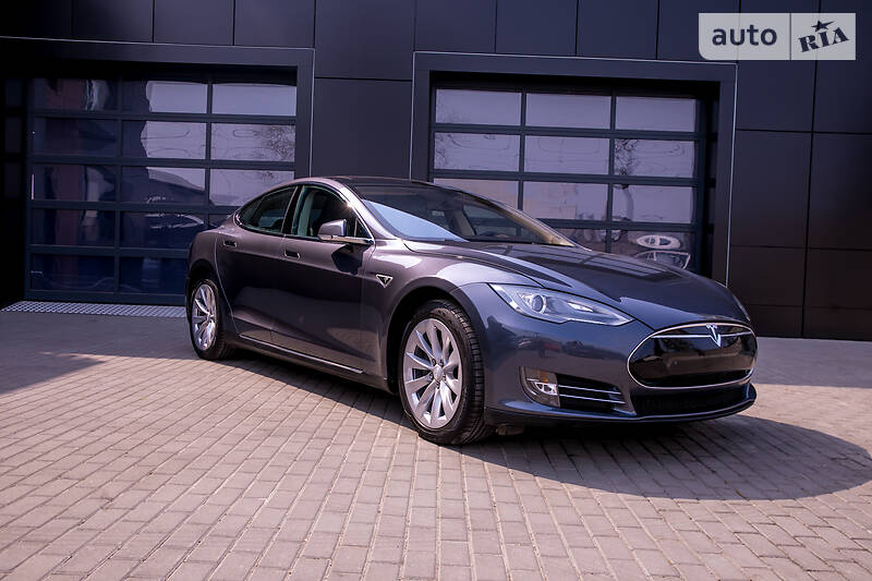 Седан Tesla Model S 2014 в Киеве