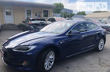 Седан Tesla Model S 2018 в 