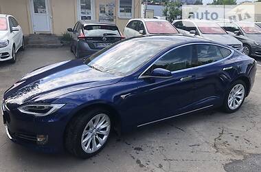 Седан Tesla Model S 2018 в 