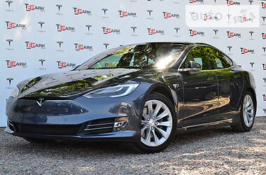 Tesla Model S 2016