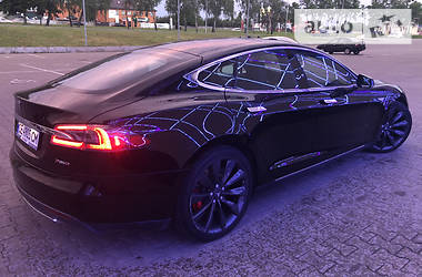 Tesla Model S 2014