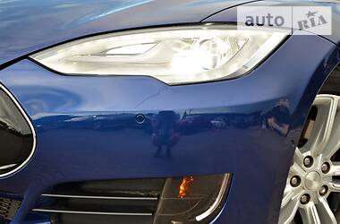 Седан Tesla Model S 2016 в 