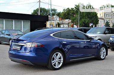 Седан Tesla Model S 2016 в 