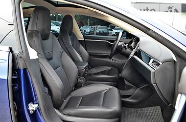 Седан Tesla Model S 2016 в 