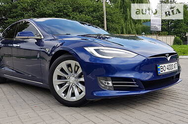 Седан Tesla Model S 2017 в Тернополе