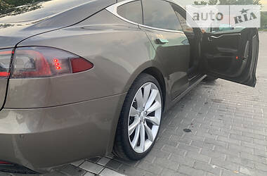 Хетчбек Tesla Model S 2016 в 