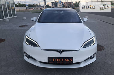 Лифтбек Tesla Model S 2017 в Киеве