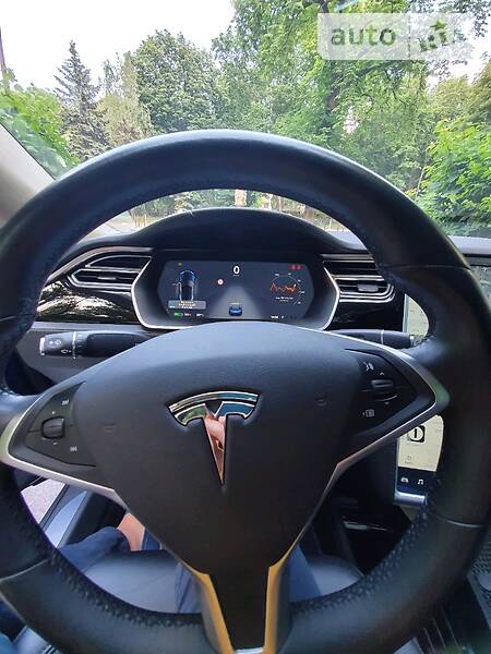 Хэтчбек Tesla Model S 2015 в Киеве