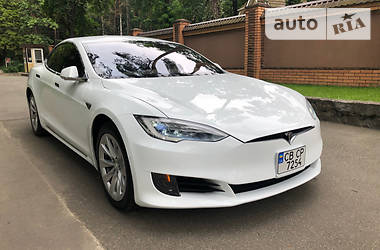 Седан Tesla Model S 2016 в Киеве