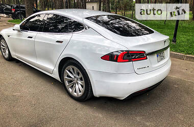 Седан Tesla Model S 2016 в Киеве