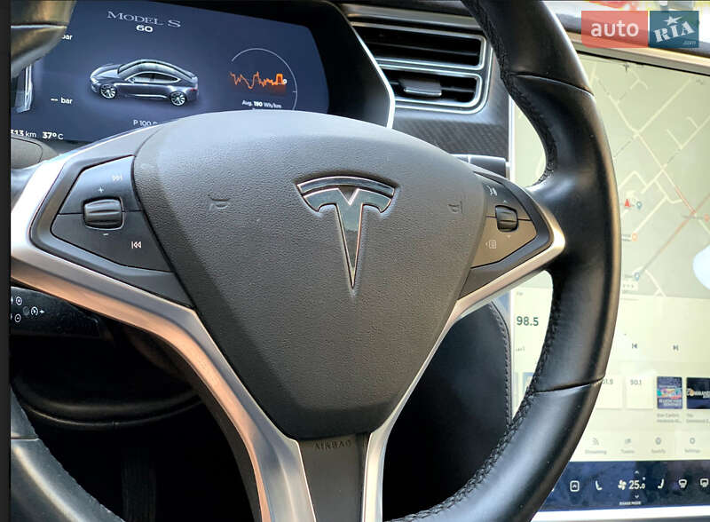 Лифтбек Tesla Model S 2015 в Тернополе