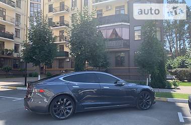 Tesla Model S 2015