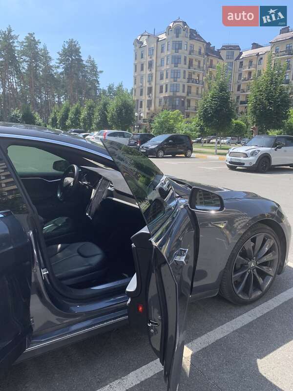 Лифтбек Tesla Model S 2015 в Тернополе
