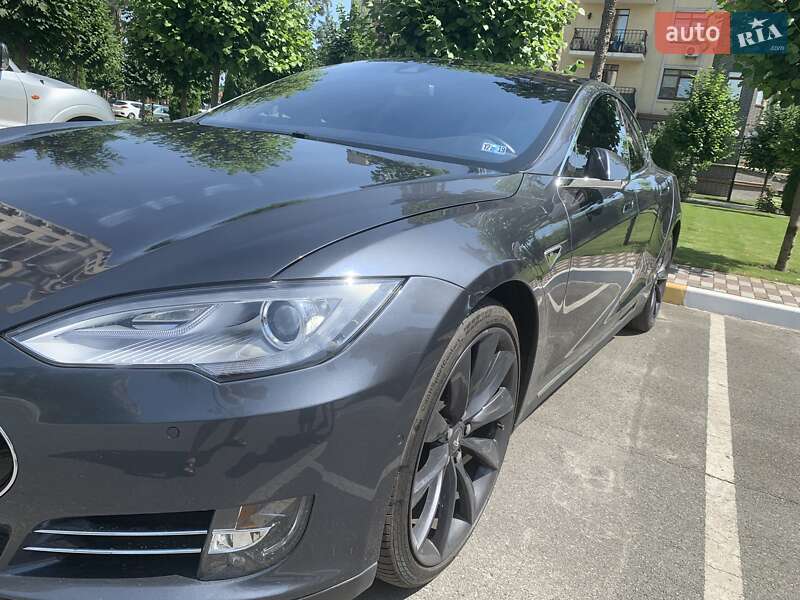 Лифтбек Tesla Model S 2015 в Тернополе