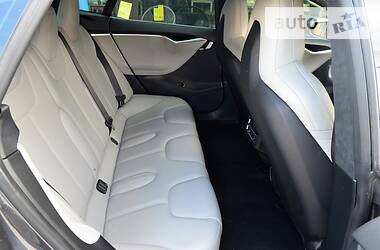 Седан Tesla Model S 2016 в 