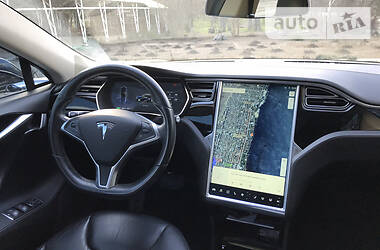 Лифтбек Tesla Model S 2015 в Новой Каховке