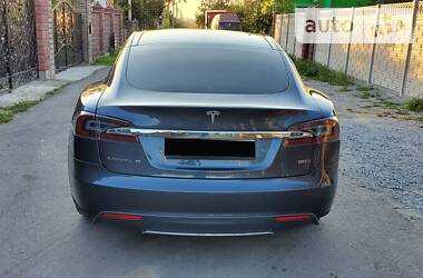 Седан Tesla Model S 2016 в Ровно