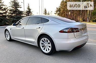 Седан Tesla Model S 2018 в Киеве