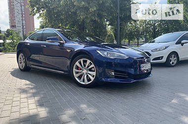 Tesla Model S 2015