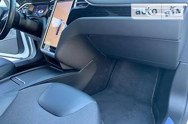 Седан Tesla Model S 2016 в 