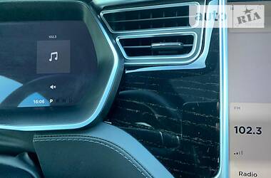 Седан Tesla Model S 2016 в 