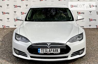 Лифтбек Tesla Model S 2015 в Киеве