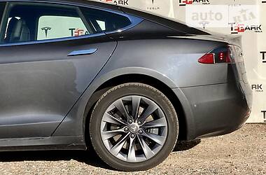 Лифтбек Tesla Model S 2018 в Киеве