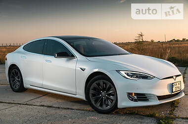 Седан Tesla Model S 2016 в Белой Церкви