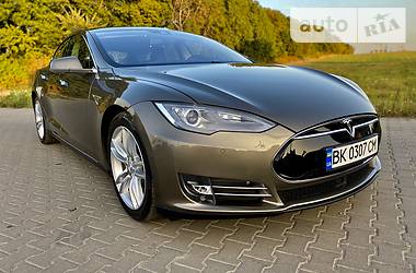 Tesla Model S 2016