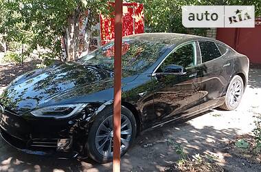 Седан Tesla Model S 2016 в Южноукраинске